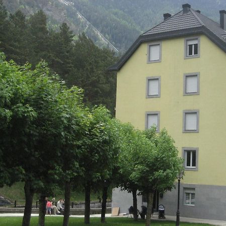 Albergue Turistico Rio Aragon Canfranc Zewnętrze zdjęcie