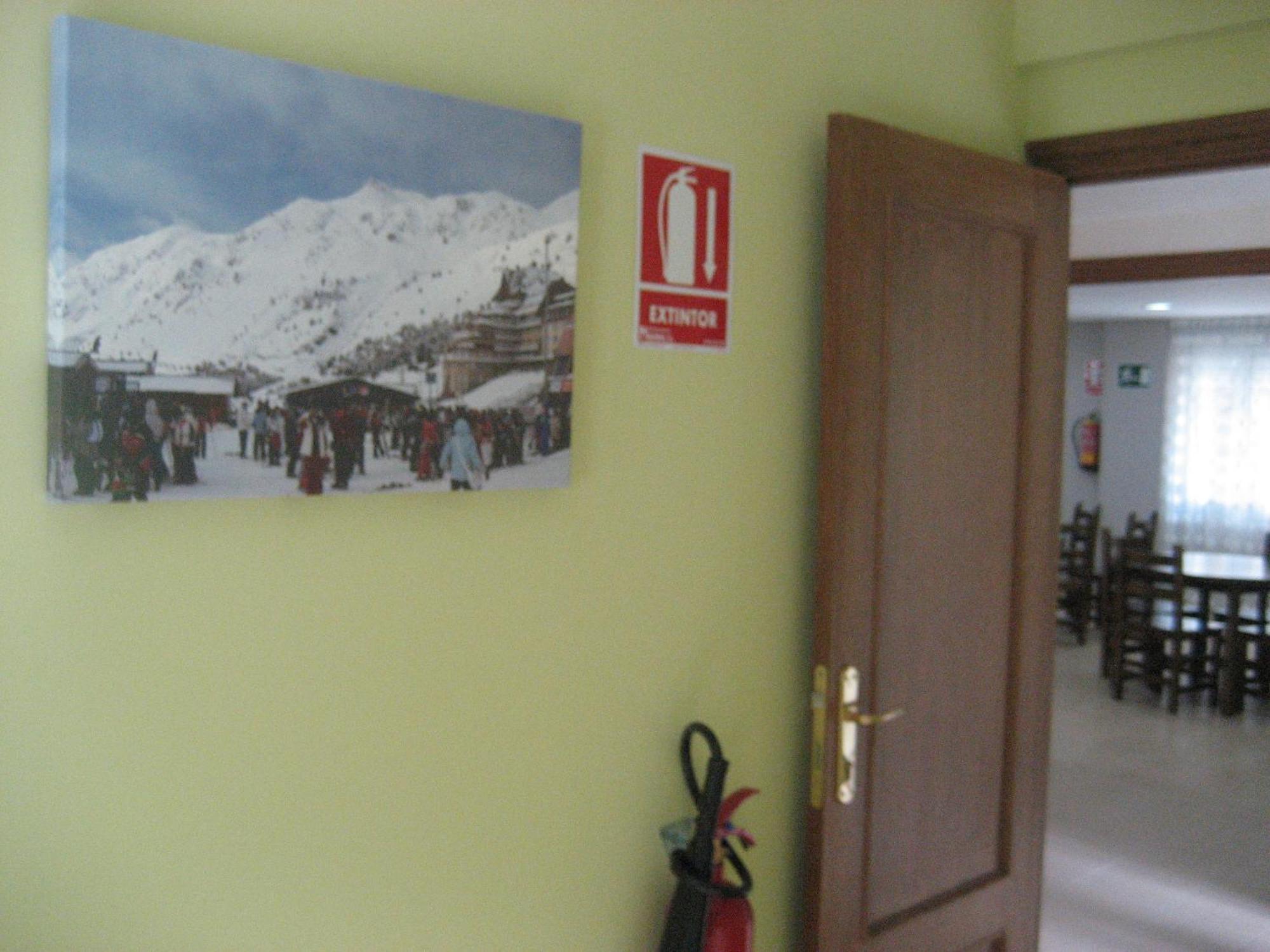 Albergue Turistico Rio Aragon Canfranc Zewnętrze zdjęcie