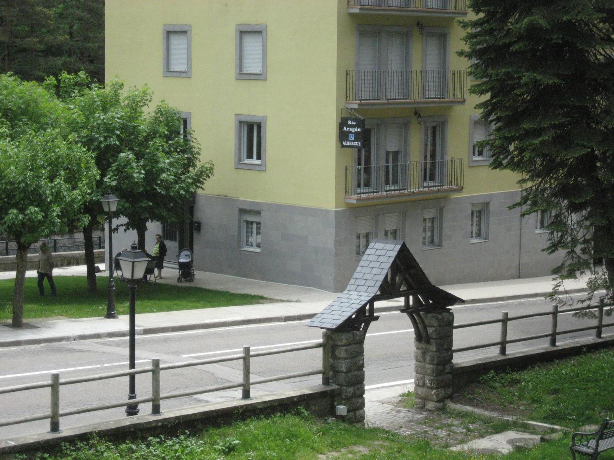 Albergue Turistico Rio Aragon Canfranc Zewnętrze zdjęcie