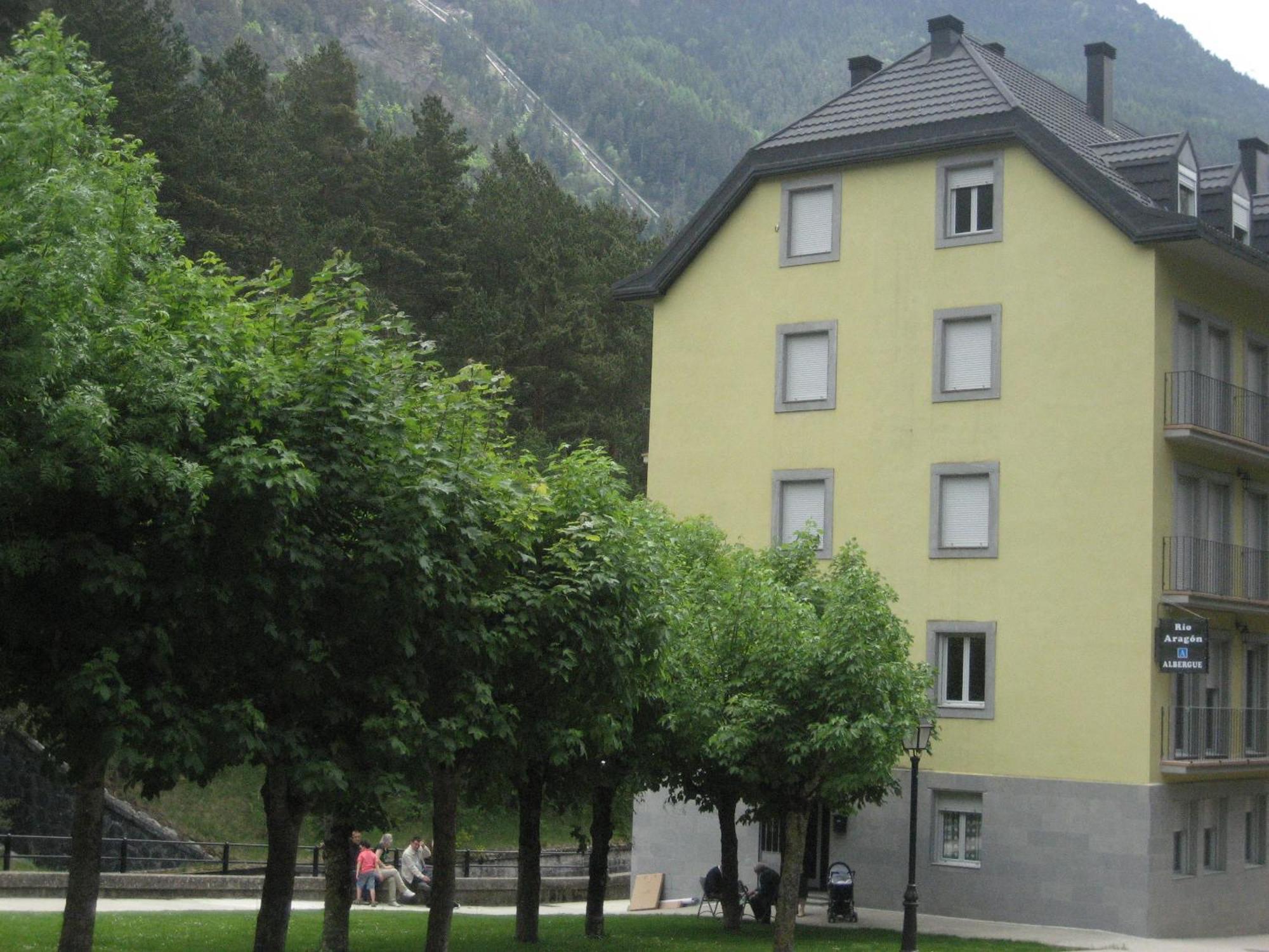 Albergue Turistico Rio Aragon Canfranc Zewnętrze zdjęcie